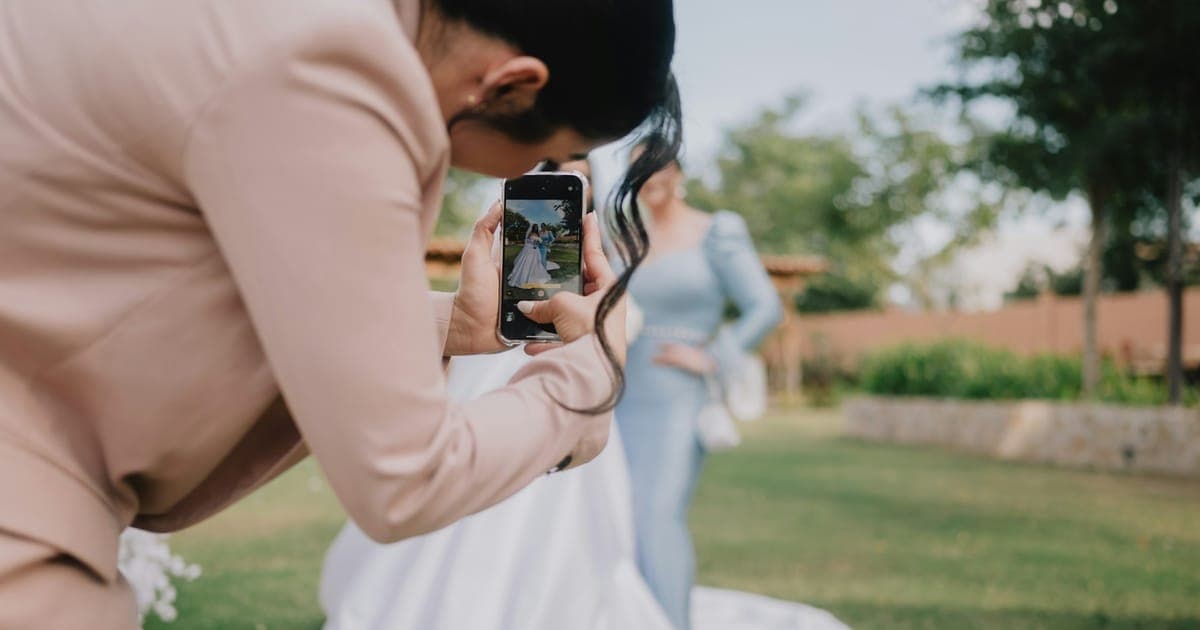 結婚式の写真共有はどれが正解？4つの方法を比較【2026年版】