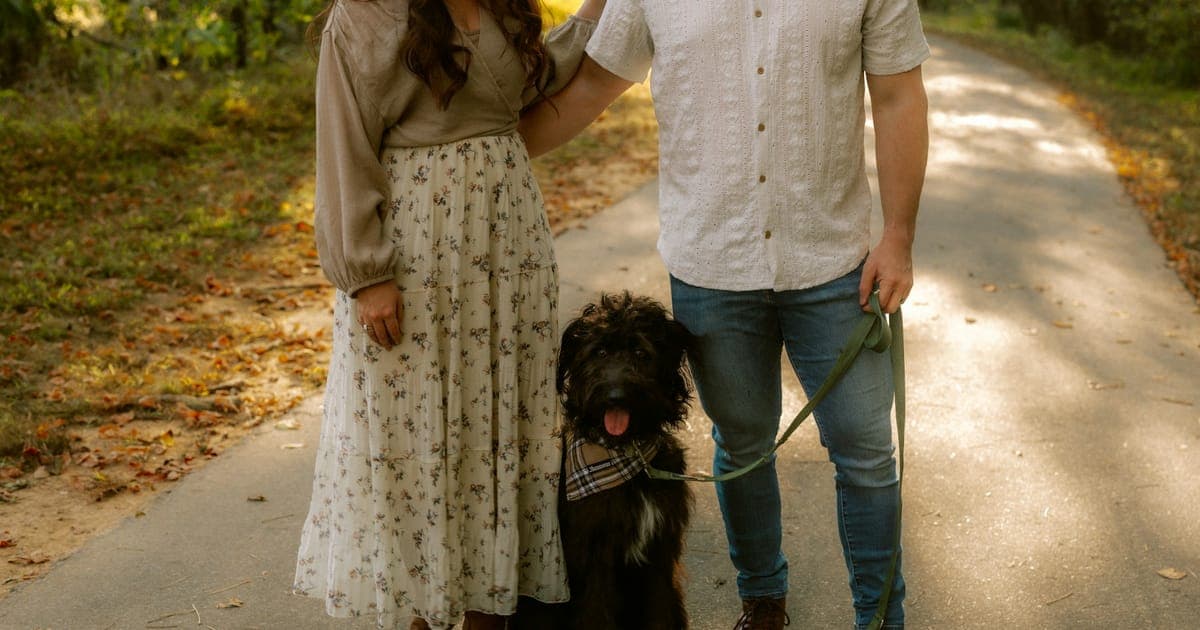 愛犬と撮るウェディングフォト|服装・リードの写り・撮影できる場所とご機嫌に過ごす段取り のヒーロー画像